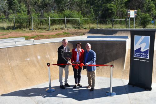 Mayor Les  Sheather, Federal Member for Macquarie Susan Templeman and The Hon. Peter Primrose MLC