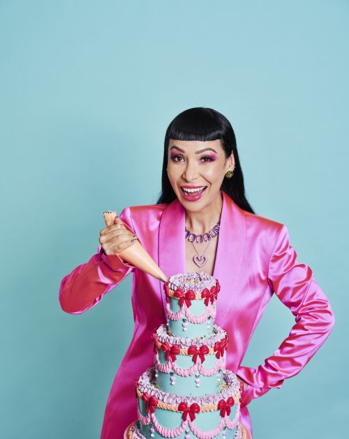 Picture of Katherine Sabbath with one of her cakes