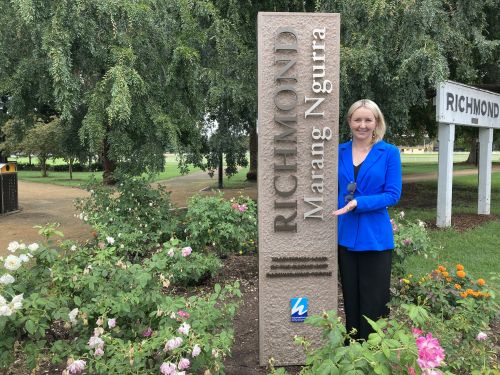 Image of Mayor Sarah McMahon with the wayfinding signage in Richmond.