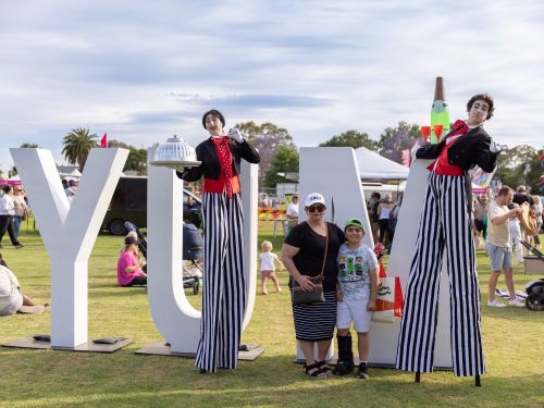 Image of roving entertainment at Savour the Flavour.