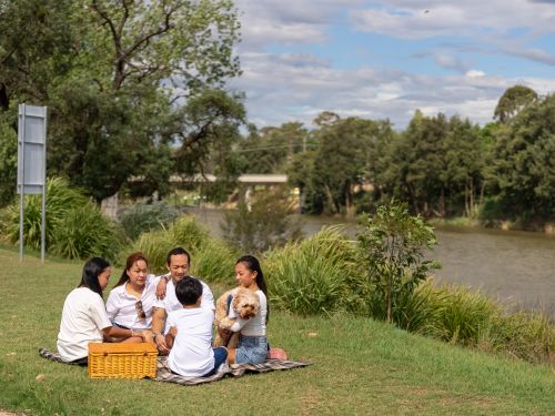 Picture of a young family picnicking along the Hawkesbury River at Macquarie Park.