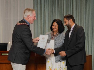 New citizens pledge loyalty to Australia at citizenship ceremony 