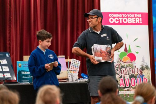 Community Bush Care Officer Martin Gauci discusses local flora and fauna with students. 